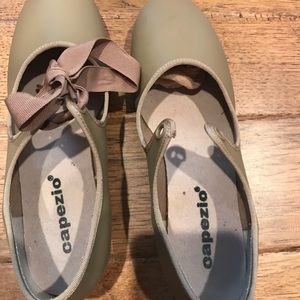 Capezio tap shoe